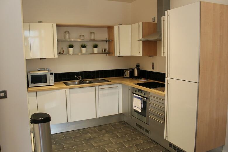 Week2week Spacious City Centre Apartment With 2 En-suites