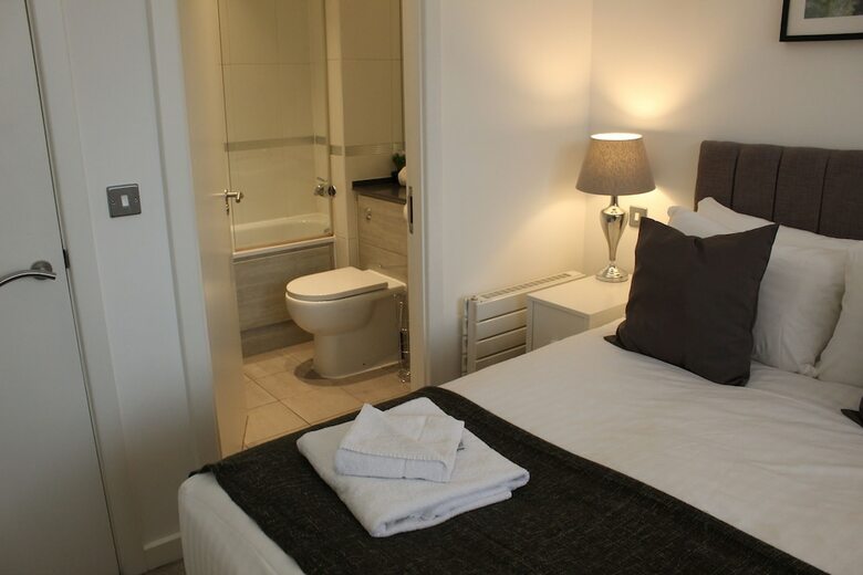 Week2week Spacious City Centre Apartment With 2 En-suites