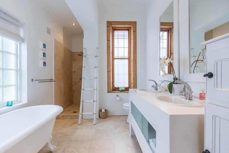 Sydney Green Point Villa