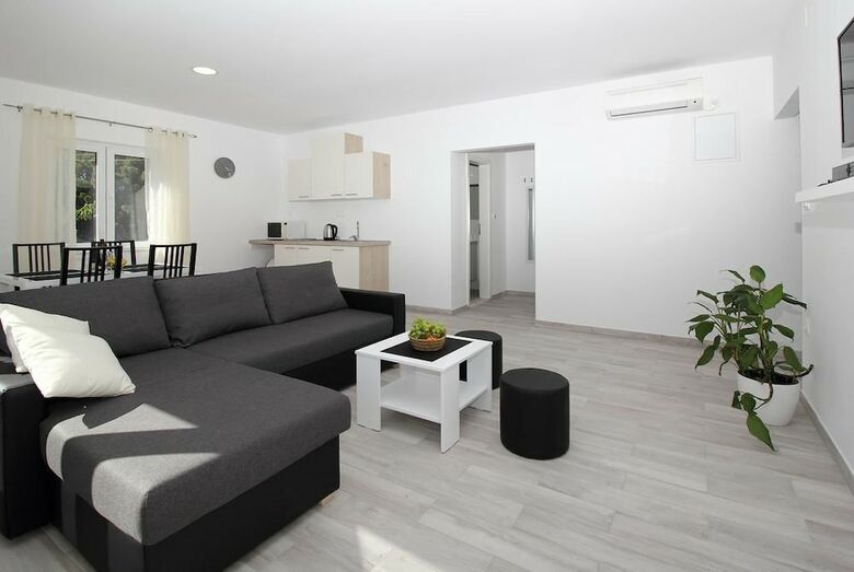 Mocici Apartments