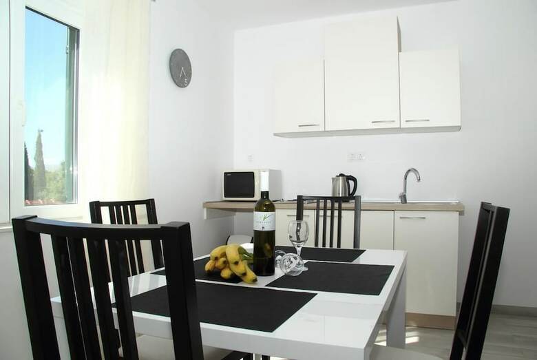 Mocici Apartments