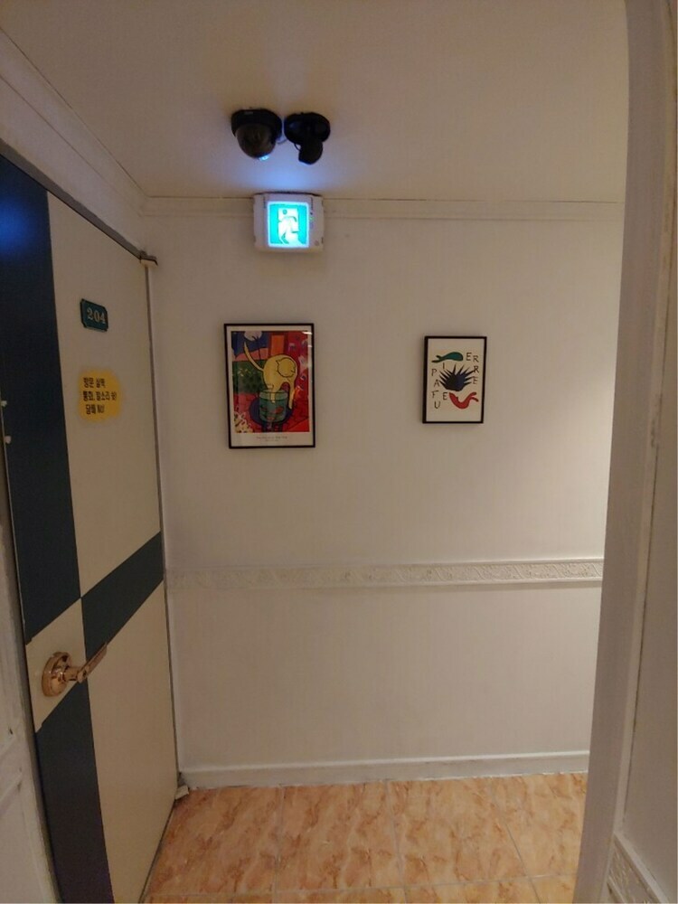 Hotel I Sleep Alone Guesthouse