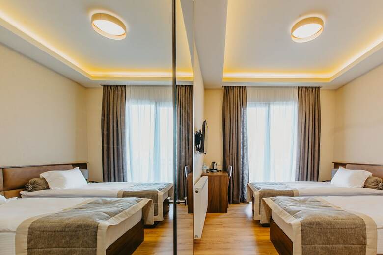 Hotel Seventeen Rooms