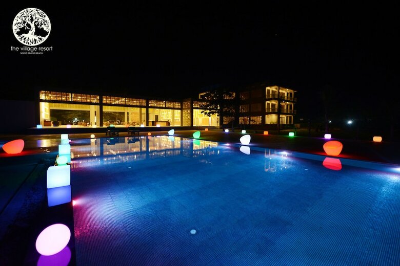 Hotel The Village Resort