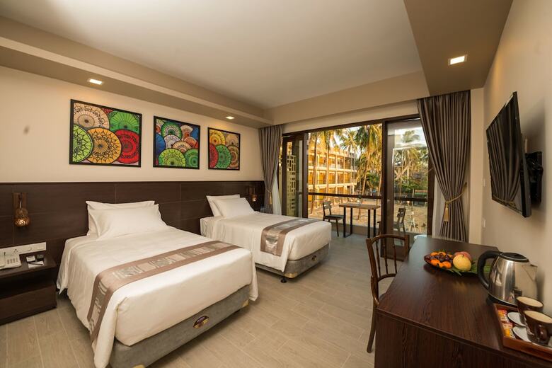 Hotel The Village Resort