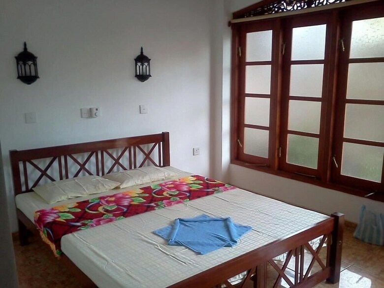 Bed & Breakfast Malika's Yellow House