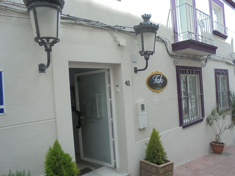 Hostal Tak