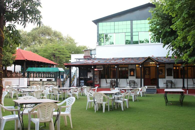 Hotel Amantra Shilpi Resort