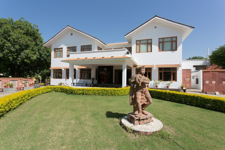 Hotel Amantra Shilpi Resort