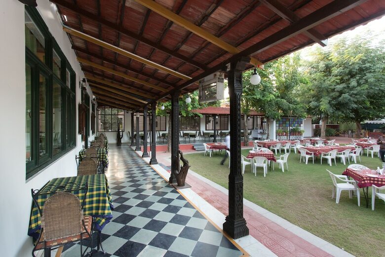Hotel Amantra Shilpi Resort