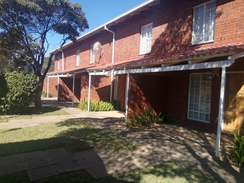 Aparthotel 108 West Road Apartment