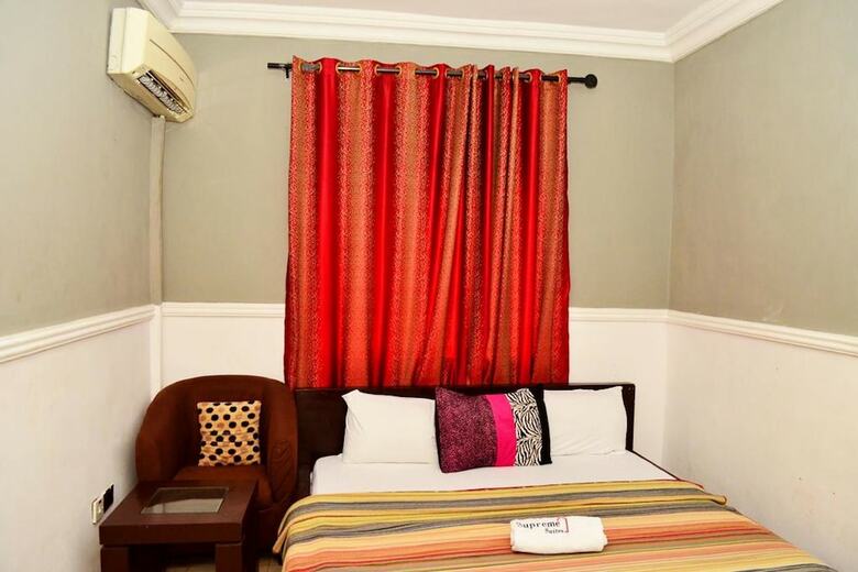 Hotel Supreme Suites