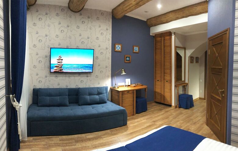 Lucky Ship. Art Hotel