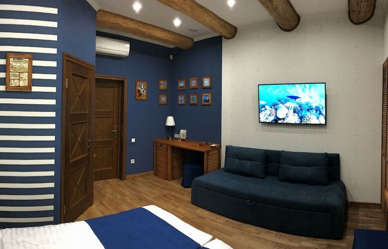 Lucky Ship. Art Hotel