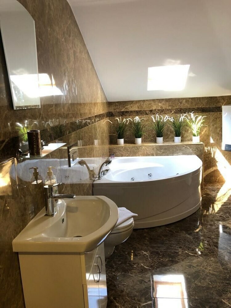 Truemar Hotels & Suites
