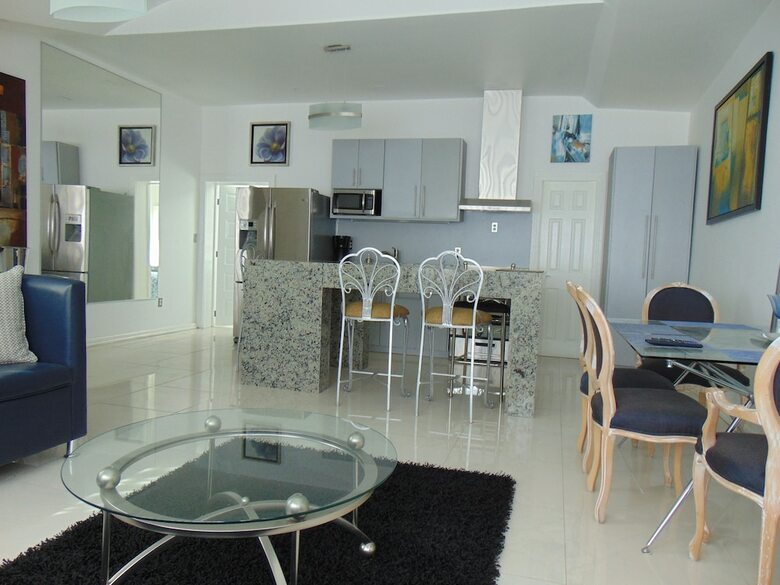 Apartamentos Modern Townhome Prime Location