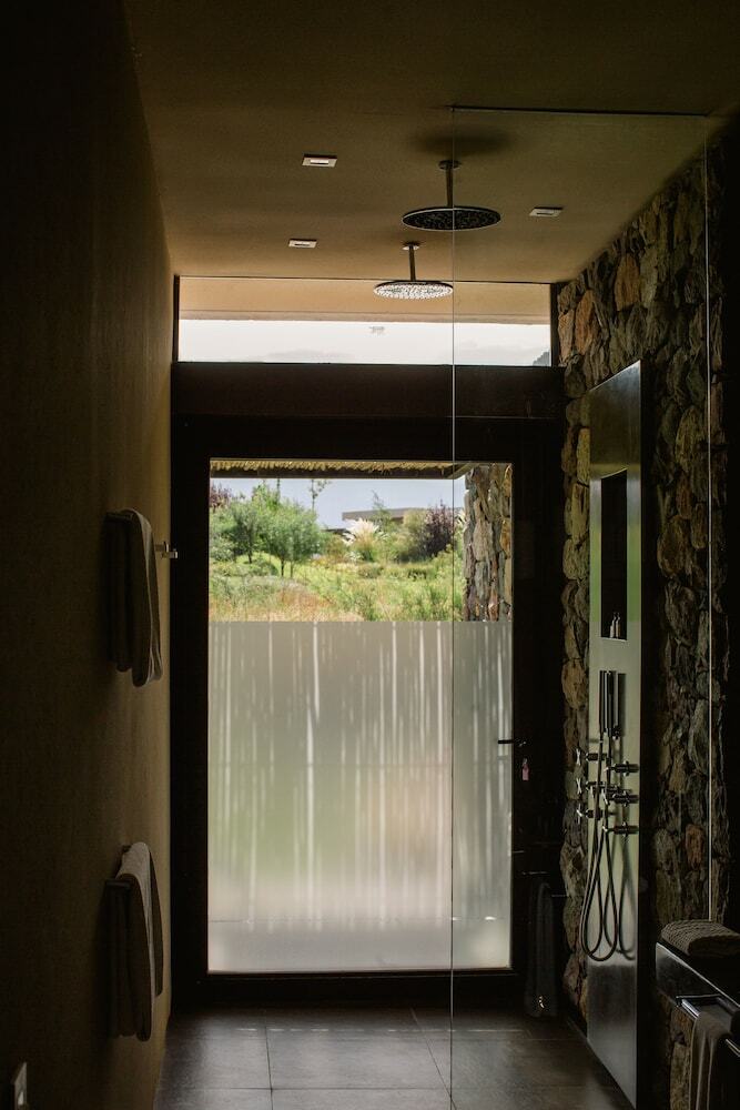 Hotel The Vines Resort & Spa