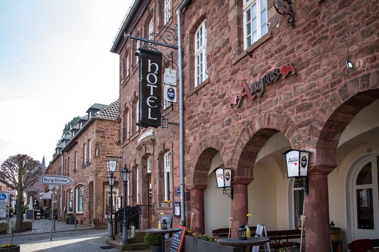 Hotel & Restaurant Ratskeller Nideggen