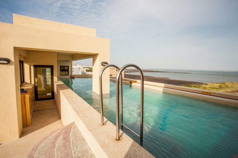 Oasis Hotel