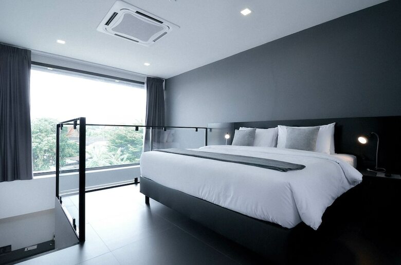 Crew Hotel