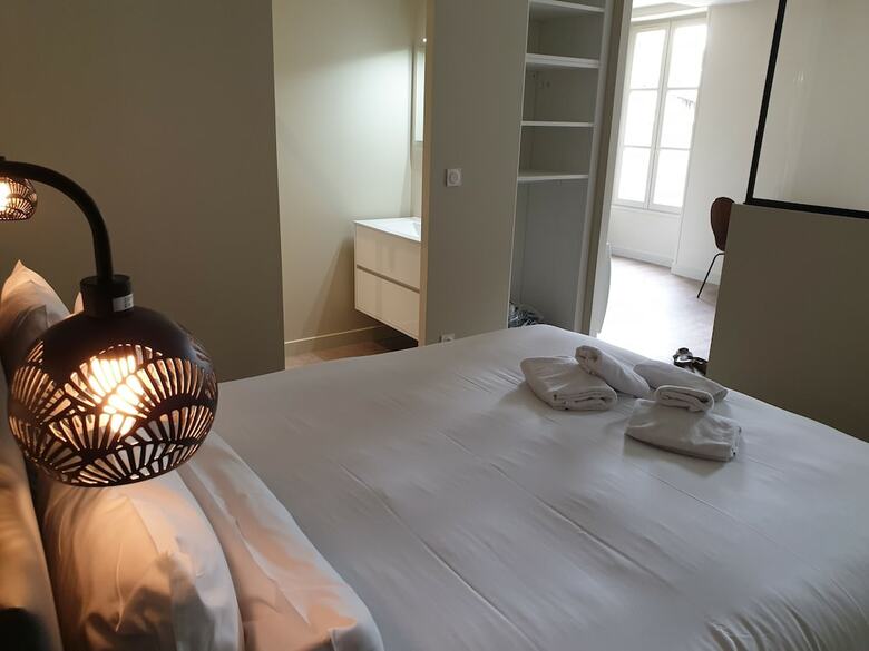 Au Loup Historic Apartments