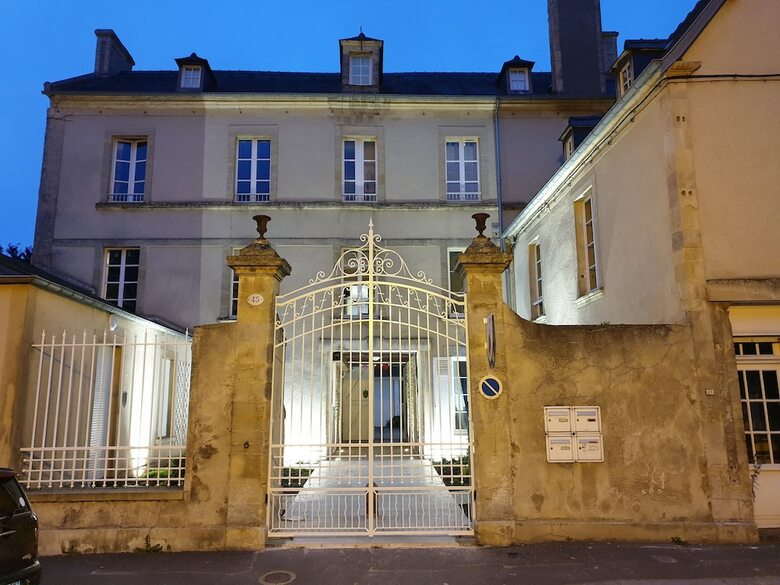Au Loup Historic Apartments