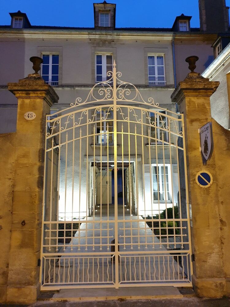 Au Loup Historic Apartments