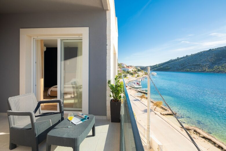 Beachfront Luxury Villa