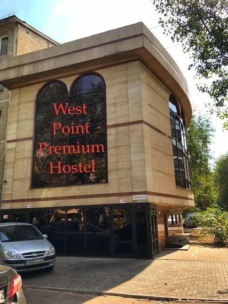 Hostal West Point Premium Hostel
