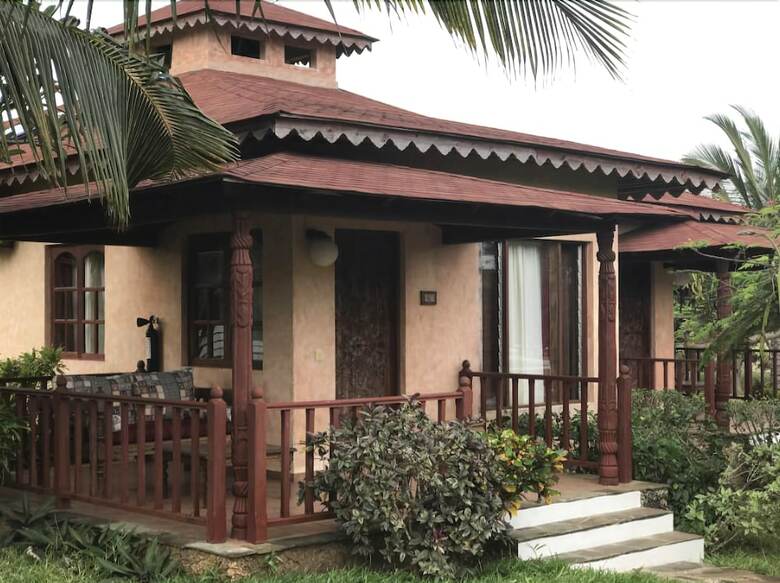 Hotel Crystal Bay Resort