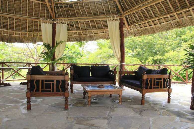 Hotel Crystal Bay Resort