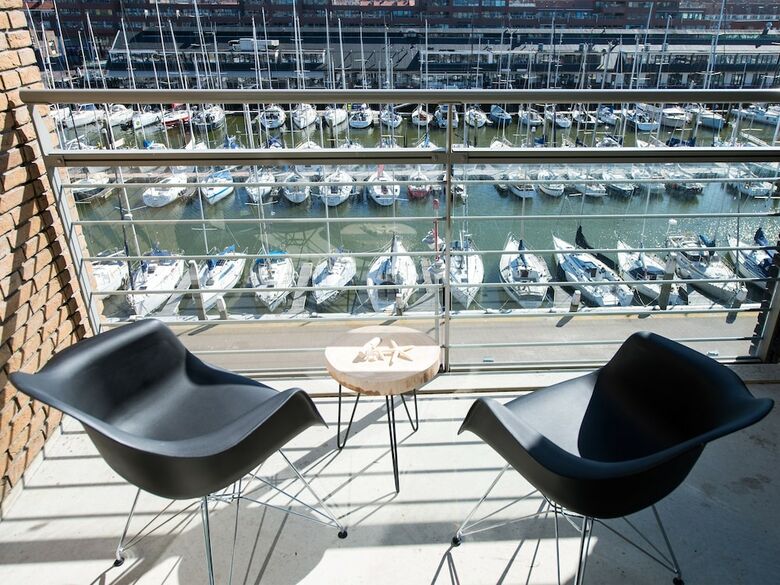 Bizstay Harbour Scheveningen Apartments