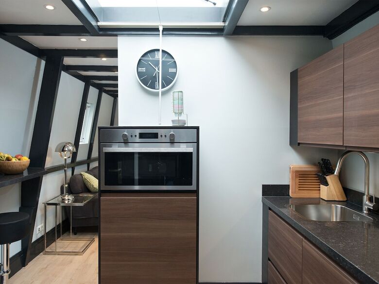Bizstay Park Central Apartments