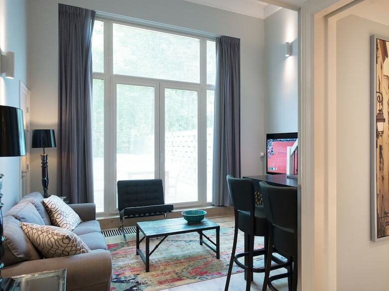 Bizstay Park Central Apartments