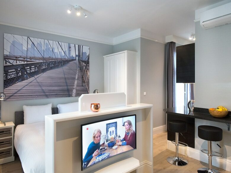 Bizstay Park Central Apartments