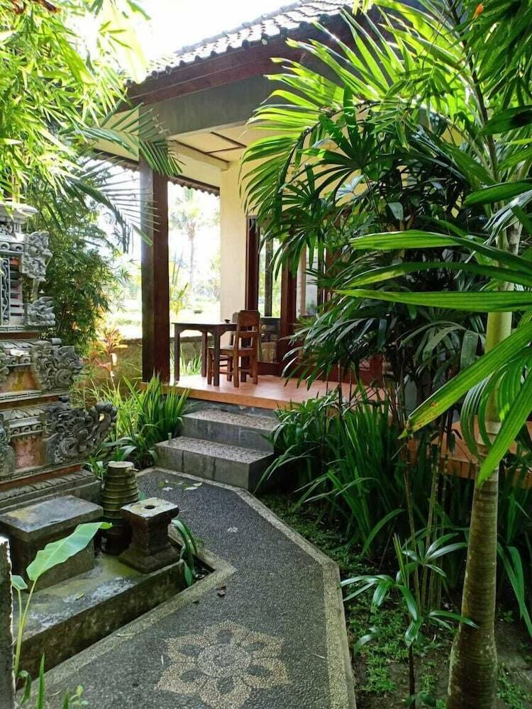 Bed & Breakfast Semanggi Cottage