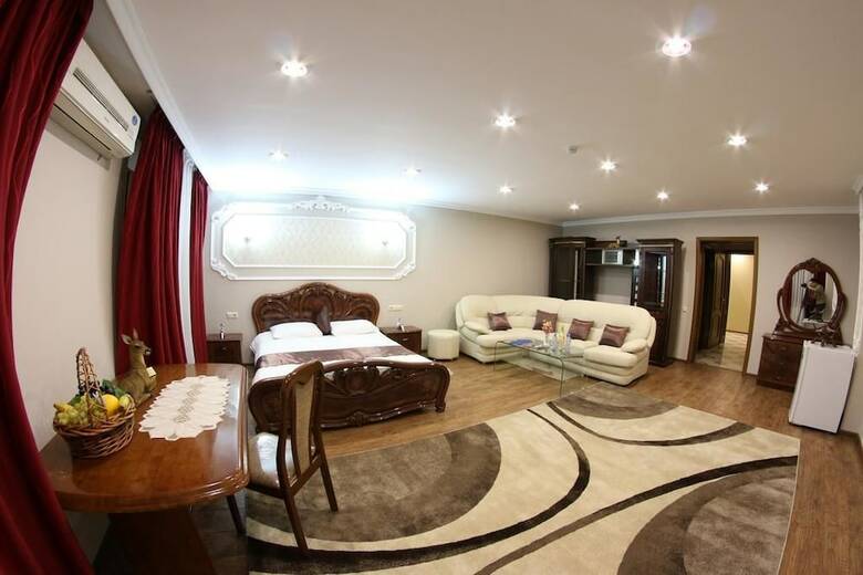 Sky Lux Hotel