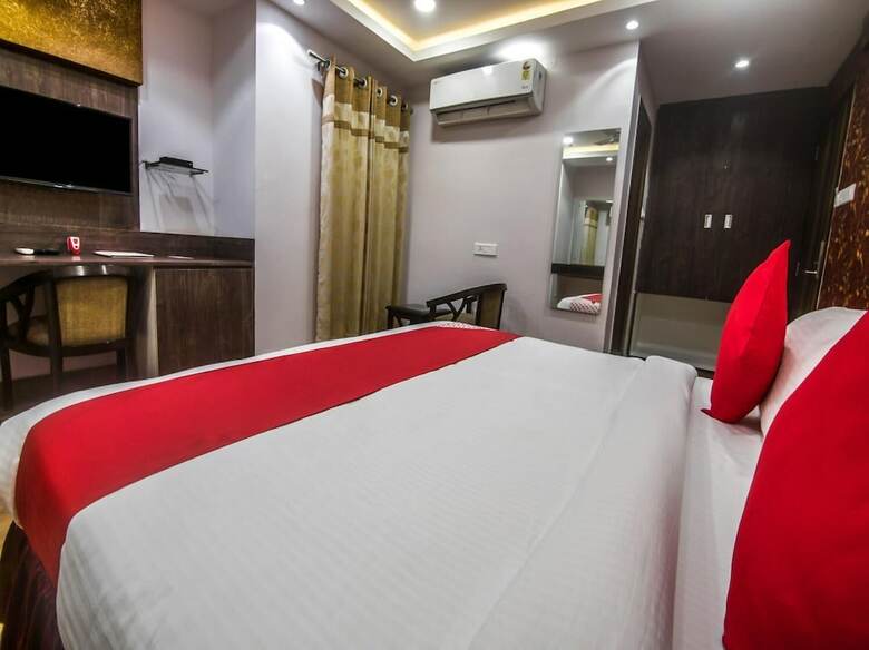 Hotel Vrinda Regency
