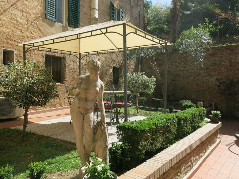 Piazza Paradiso Accomodation