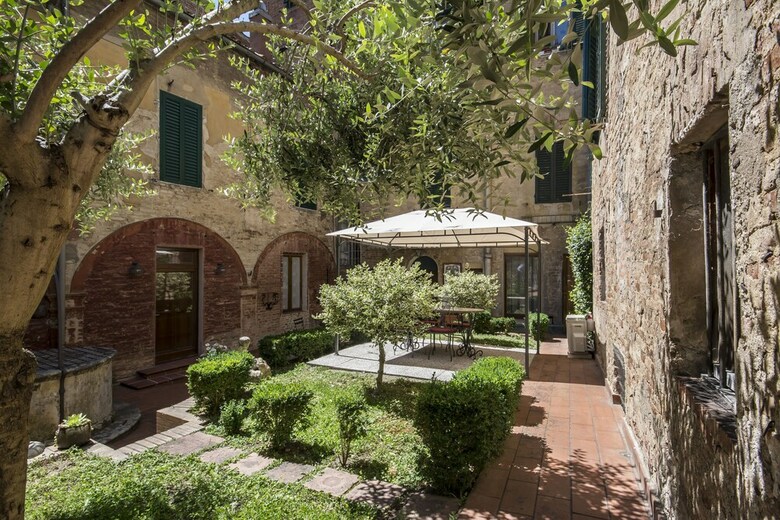 Piazza Paradiso Accomodation