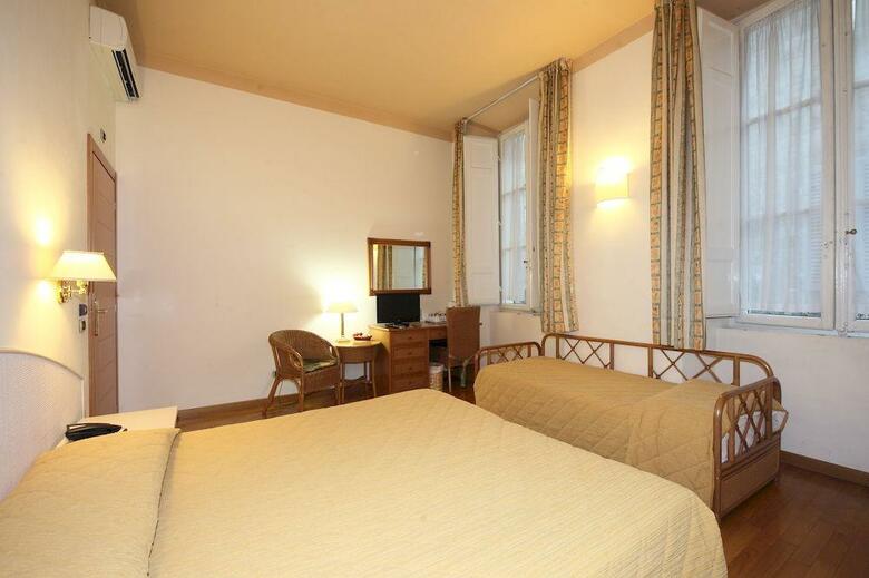 Piazza Paradiso Accomodation