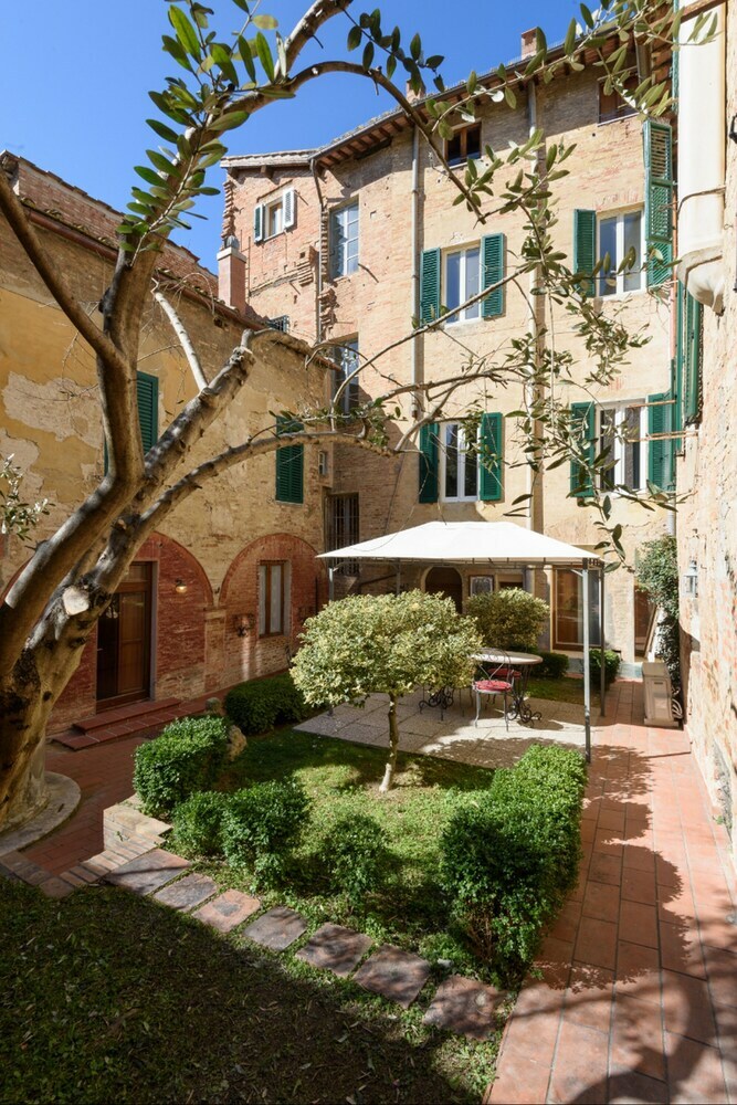 Piazza Paradiso Accomodation