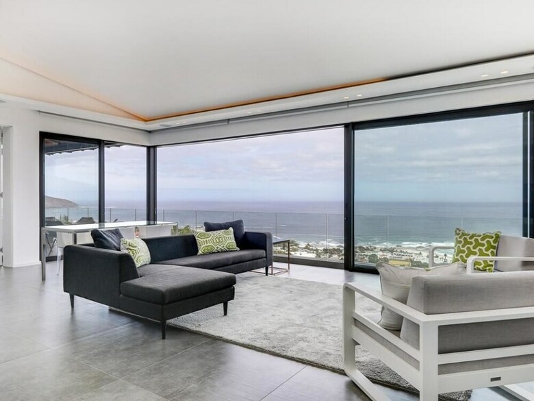 Villa Skyline Views