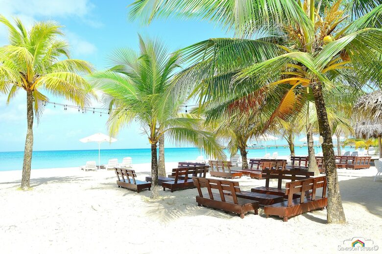 Arenas Beach Hotel