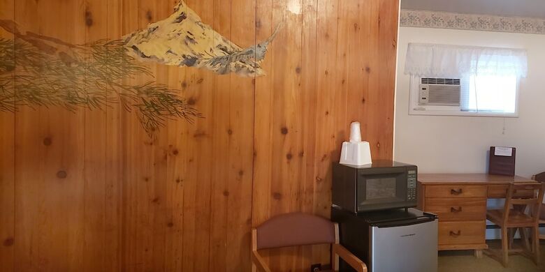Silver Spur Motel
