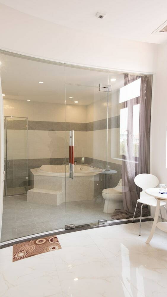 White Diamond Hotel