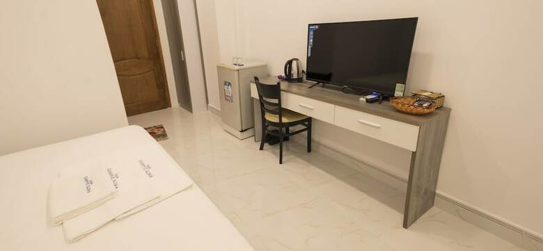 White Diamond Hotel