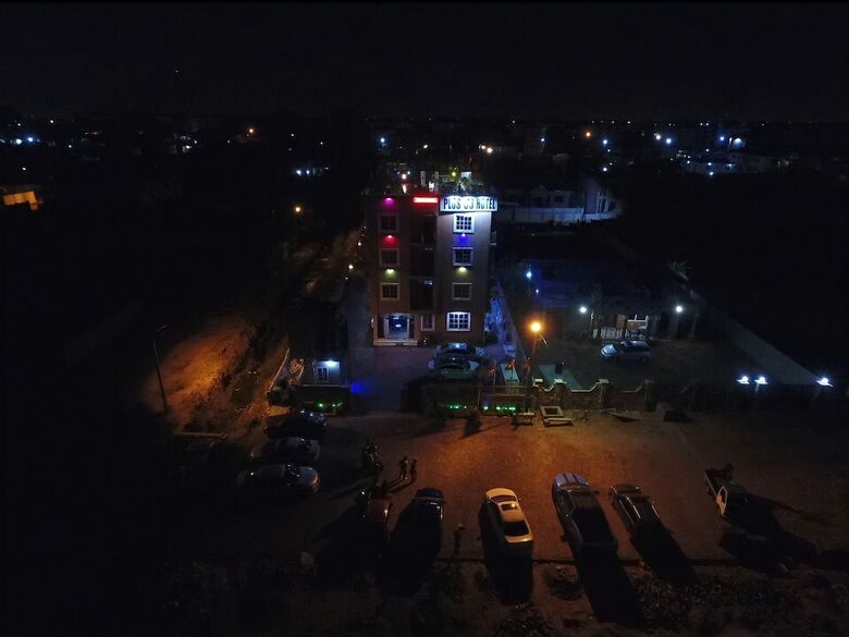 Plus 33 Hotel