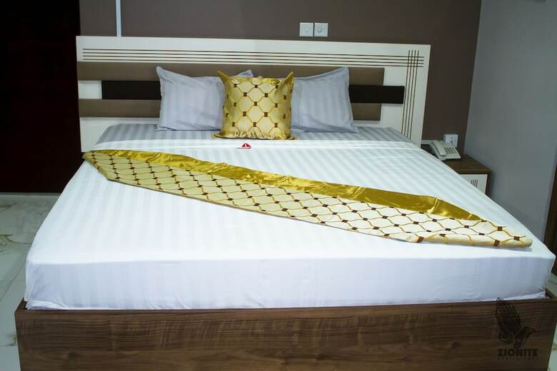 Plus 33 Hotel