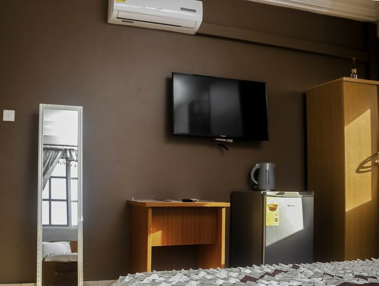 Plus 33 Hotel